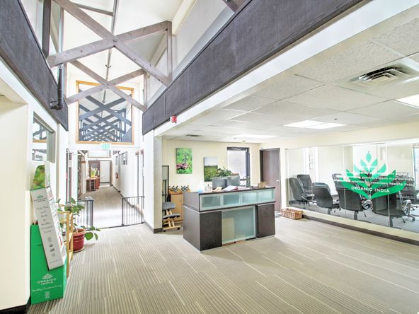 Outstanding Warehouse & Office For Sublease in Gunbarrel-Suite 100